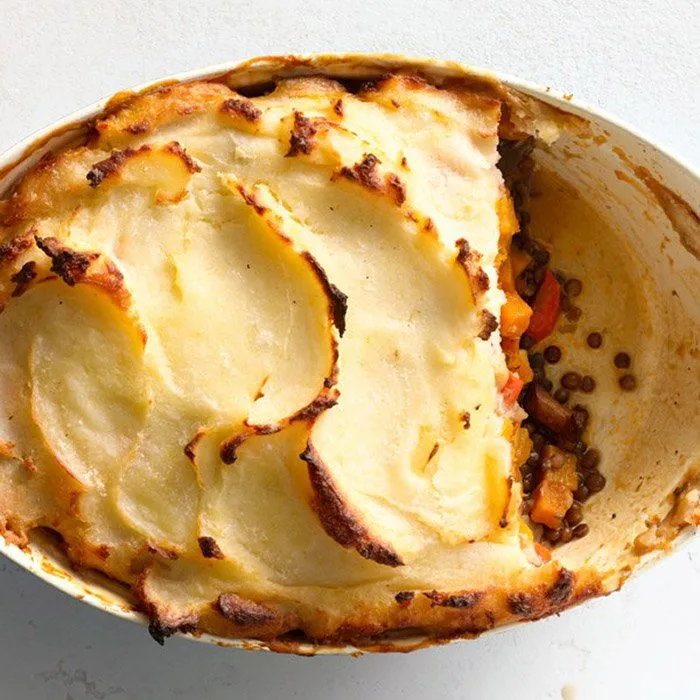 Картофельная запеканка с чечевицей и овощами