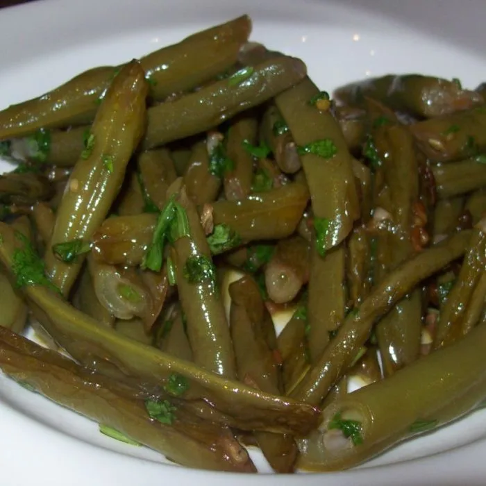 Fasoulieh bi-z-zait (Syrian Green Beans in Olive Oil)
